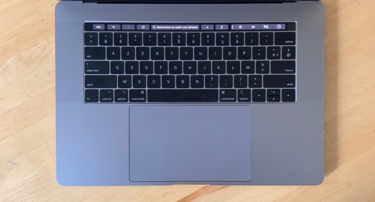 MacBook Pro Touch Bar 15 pouces Retina Mi-2019