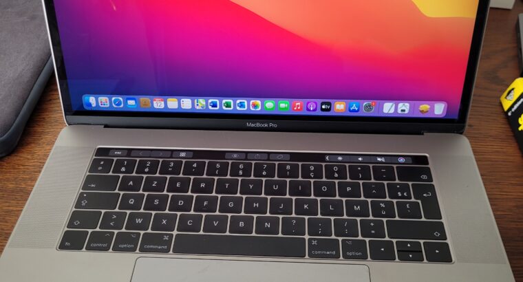 Macbook pro 15 pouces Touch Bar i7 2,8GHz et acces