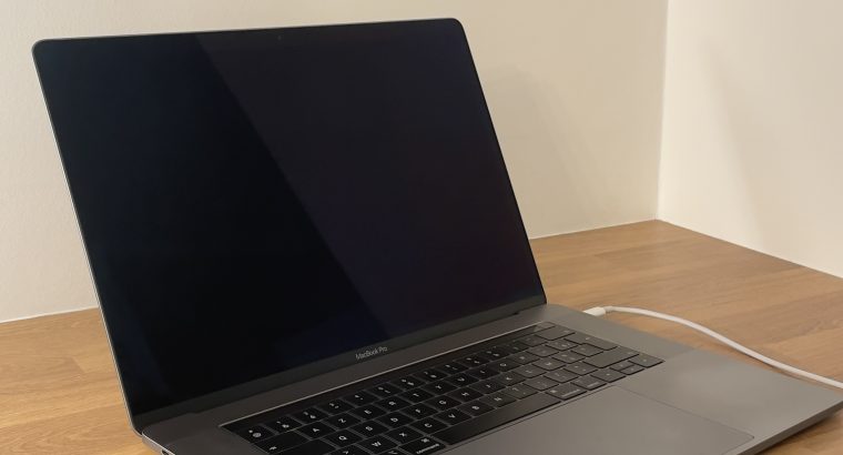 MacBook Pro i7 2,2 GHz 15 pouces (mi-2018) SSD 256