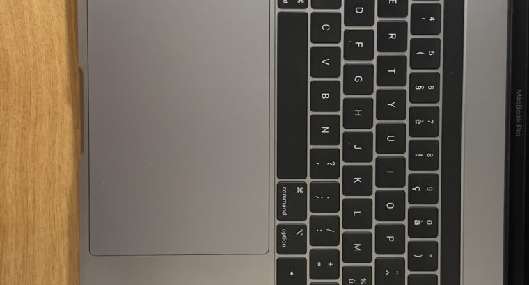 MacBook Pro i7 2,2 GHz 15 pouces (mi-2018) SSD 256