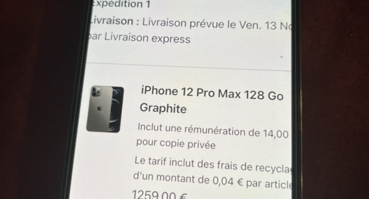 iPhone 12 Pro Max 128 Graphite + 2 Coques Apple