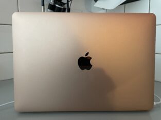 À vendre MacBook Air 13 pouce puce M1