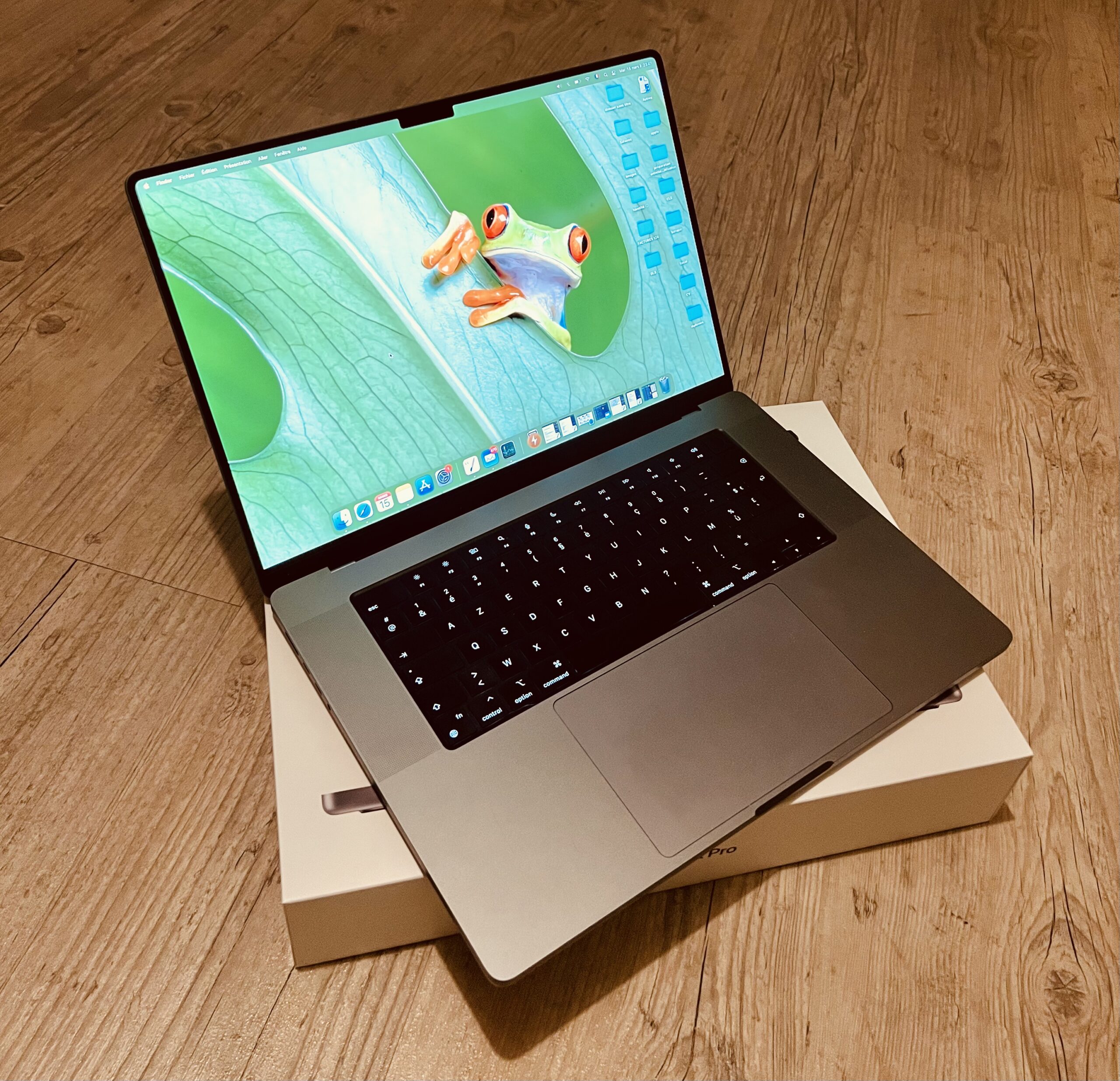 Macbook Pro 16 pouces M1 Pro 16Go 1To état neuf