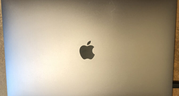 MacBook Pro 15″ (2018) 16Go 1To + Batterie Neuve