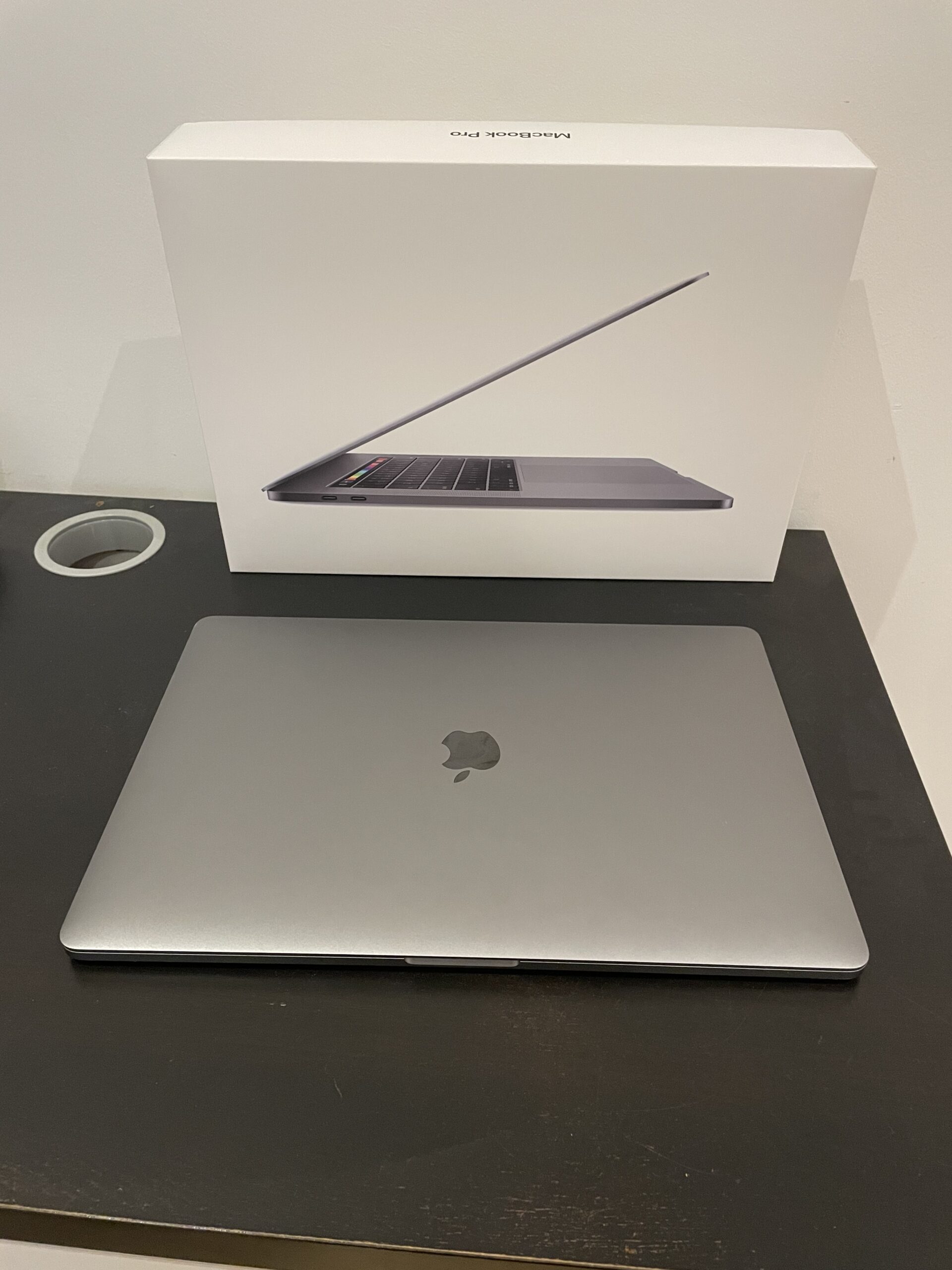 Macbook Pro 15′ 2019 — 16 Go — SSD 256 Go