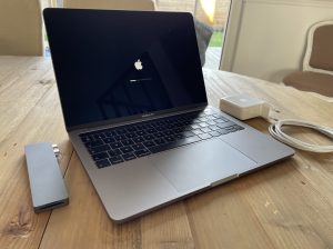 Macbook Pro Touch Bar 2,3Ghz Core i5 2018
