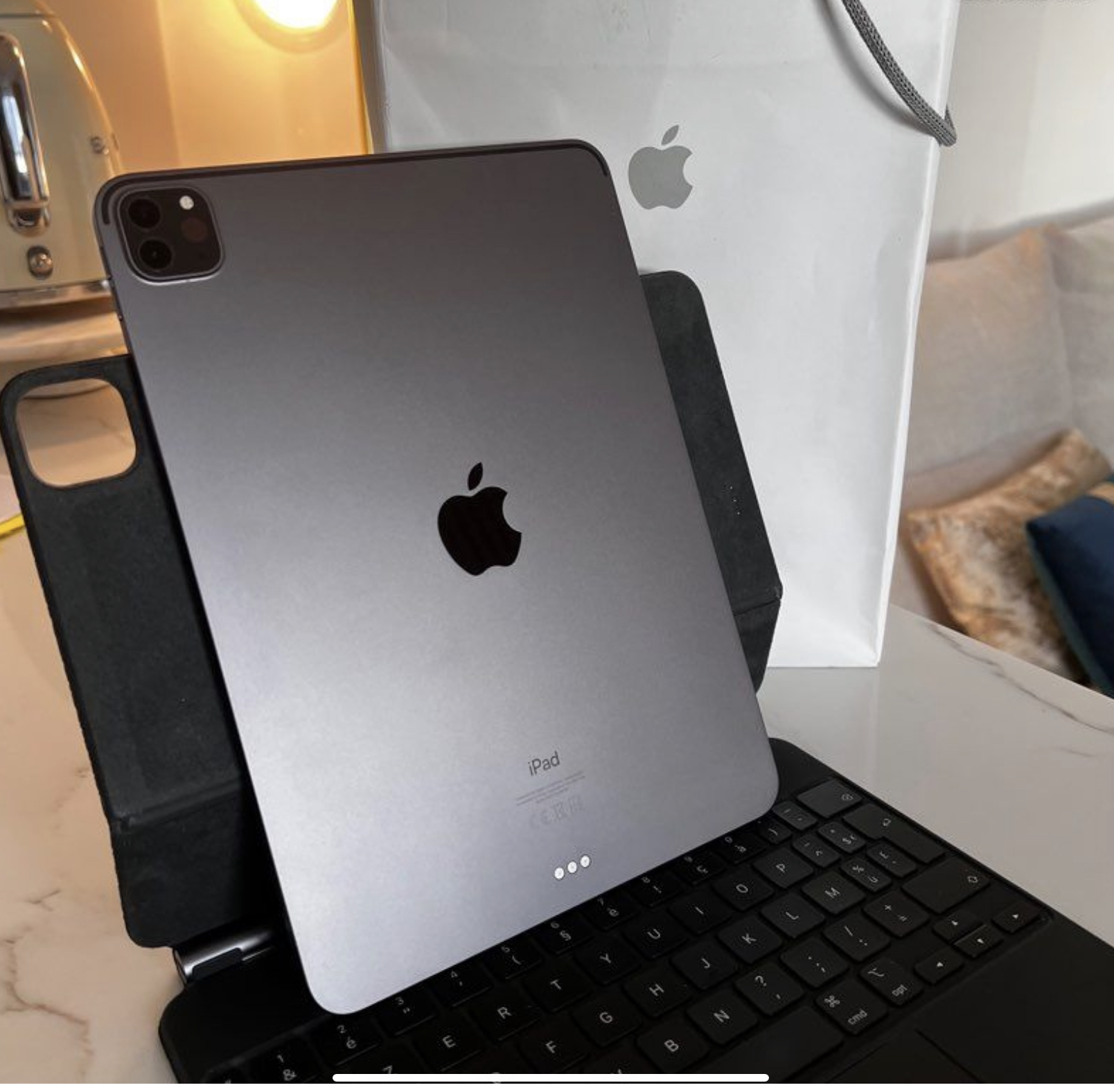iPad Pro 11″ M2 – 128Go – Wifi + Smart Keyboard