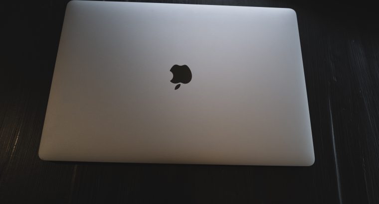 MacBook Pro 16″ (2019) – 2.4 GHz – 1 To SSD – RAM