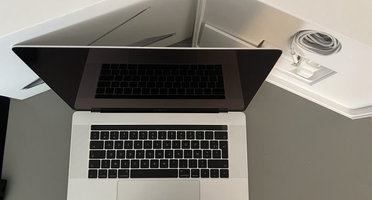 MacBook Pro 15,4″ 2017 Touch Bar (512Go, 3,10GHz)