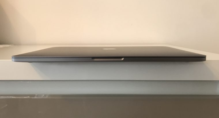 MacBook Pro 13″ 2018 Corei7 – SSD 512Go – RAM 16Go