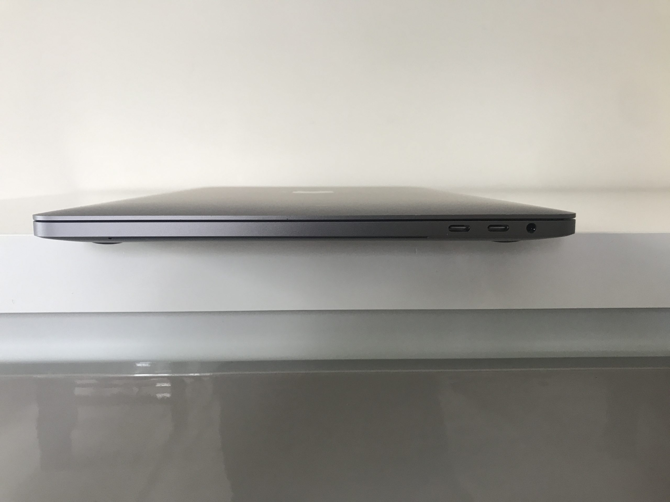 MacBook Pro 13″ 2020 Corei5 – SSD 512Go – RAM 16Go