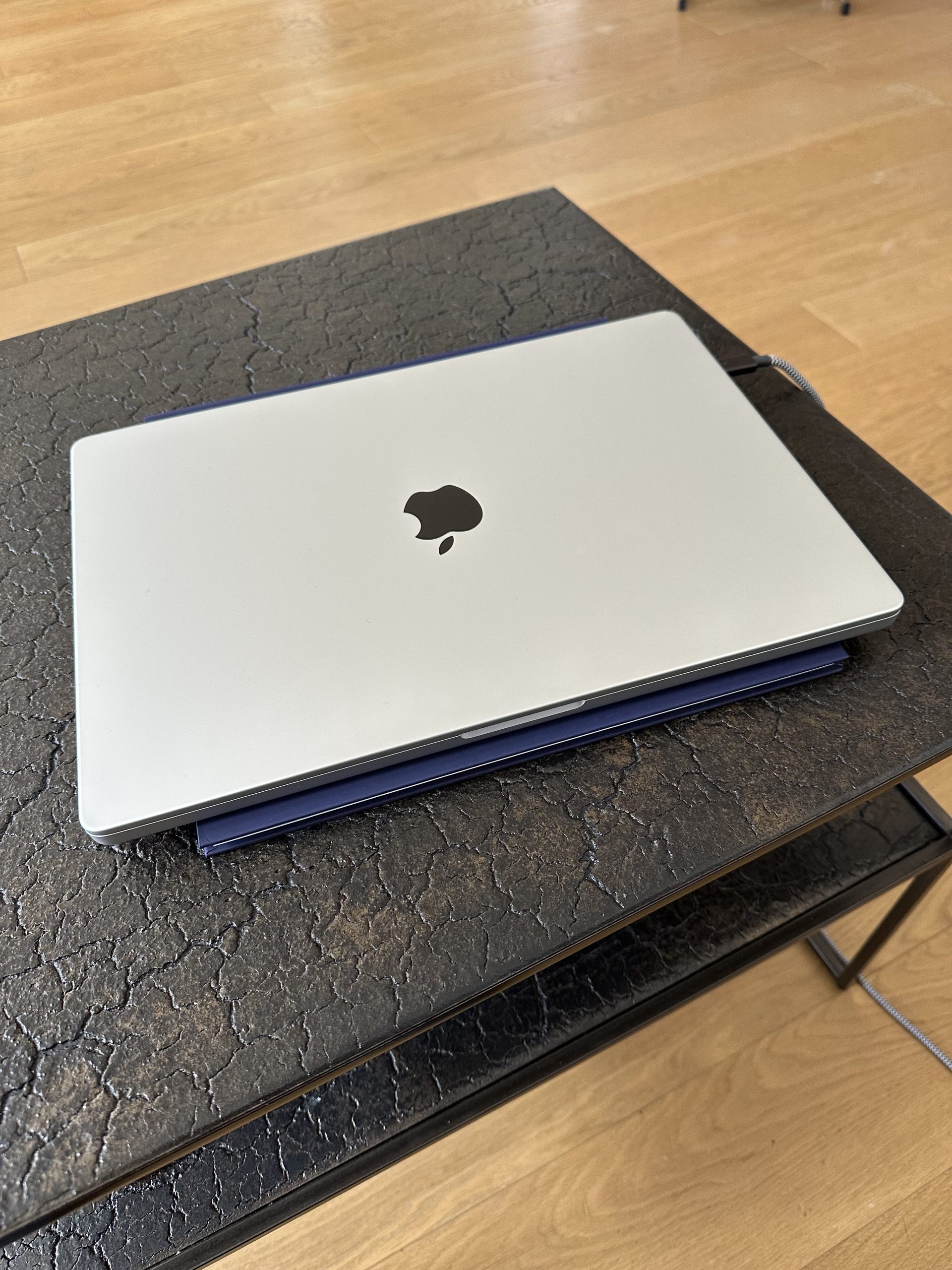 Vends MBP 16′ M1 Max – 2 To SSD – 64 Go RAM