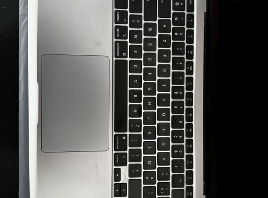 MacBook Air 13 » 2020 i7 / 16 Go de Mémoire / 1To