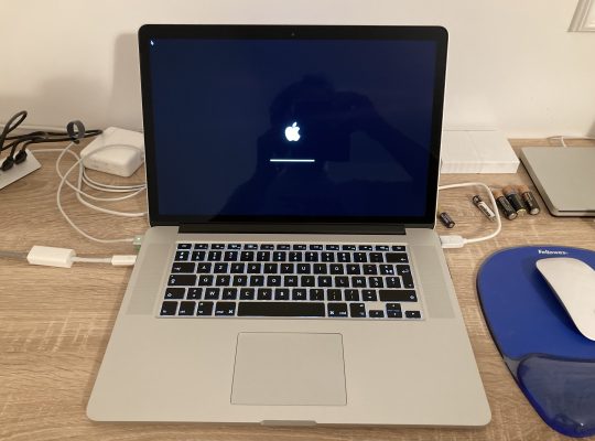 MacBook Pro 15″ 2015 2,5Ghz 16Go RAM 512 Go SSD