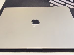 Vends MacBook Air 15 Pouces M3 16/512Go lumière st