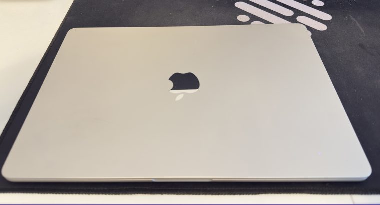 Vends MacBook Air 15 Pouces M3 16/512Go lumière st